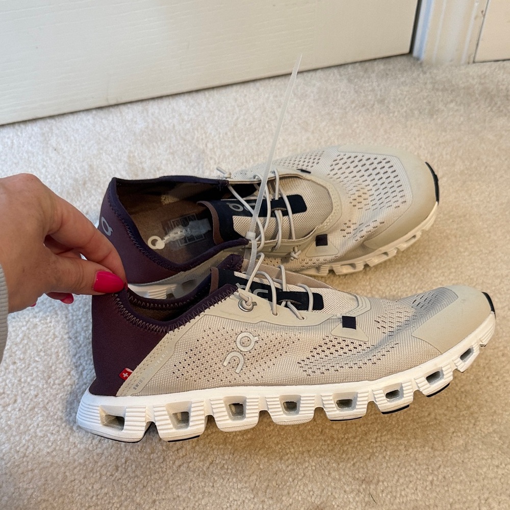 On Running Cloudsurfer Lightweight Running Shoes - Beige & Plum